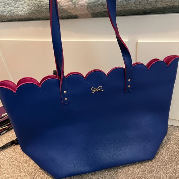 Scalloped Tote Bag 💙 - Picture 1 of 3